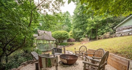 Romantic Woodland Cottage | Hot Tub | Superhost