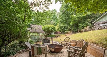 Charming Cottage Getaway with Hot Tub & Fire Pit