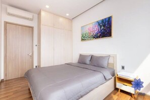 3 bedrooms, iron/ironing board, WiFi - Big 3Brs-2WC for Family Group Apt w/Free Pool &Gym (Ho Chi Minh)