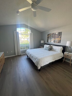 4 多间卧室、客房内保险箱、免费 WiFi、床单