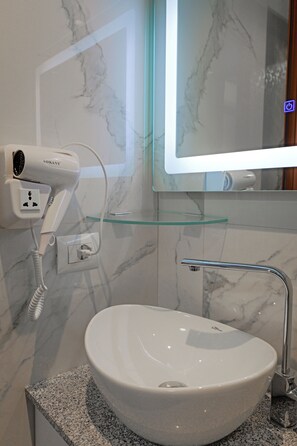 Superior Double Room, Balcony, Sea View | Bathroom - Seaview Bunec (Lukovë)