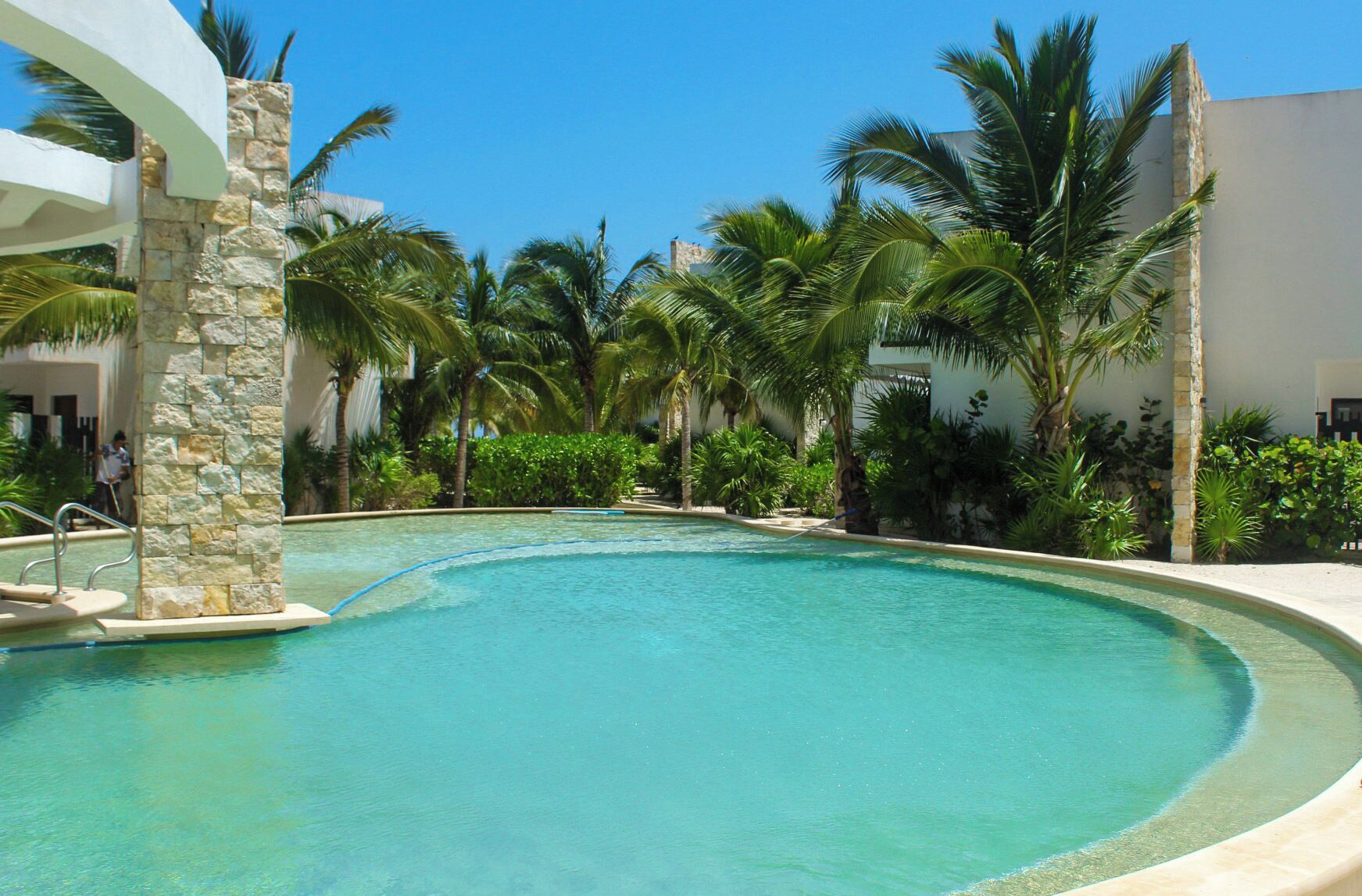 15 outdoor pools, pool loungers