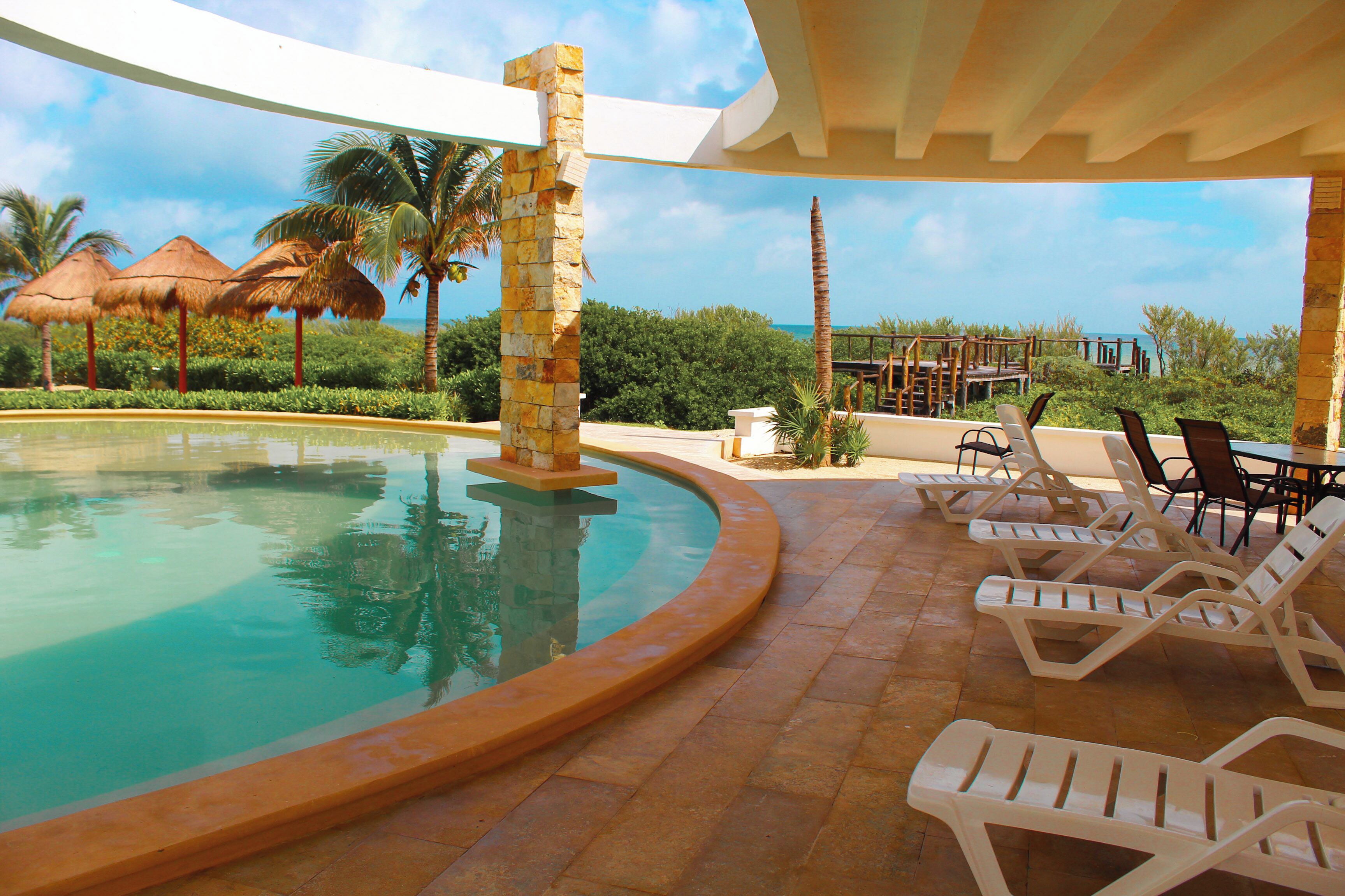 15 Außenpools, Liegestühle