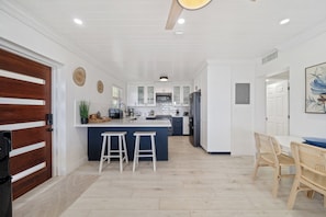 Private kitchen - Ocean's Edge - Unit 3 (Nassau)
