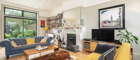 House (5 Bedrooms) | Front of property