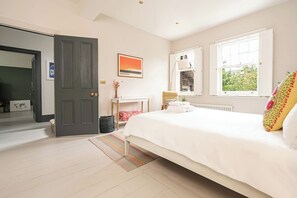 ハウス (5 Bedrooms) | 5 室のベッドルーム、アイロン / アイロン台、ベッドシーツ