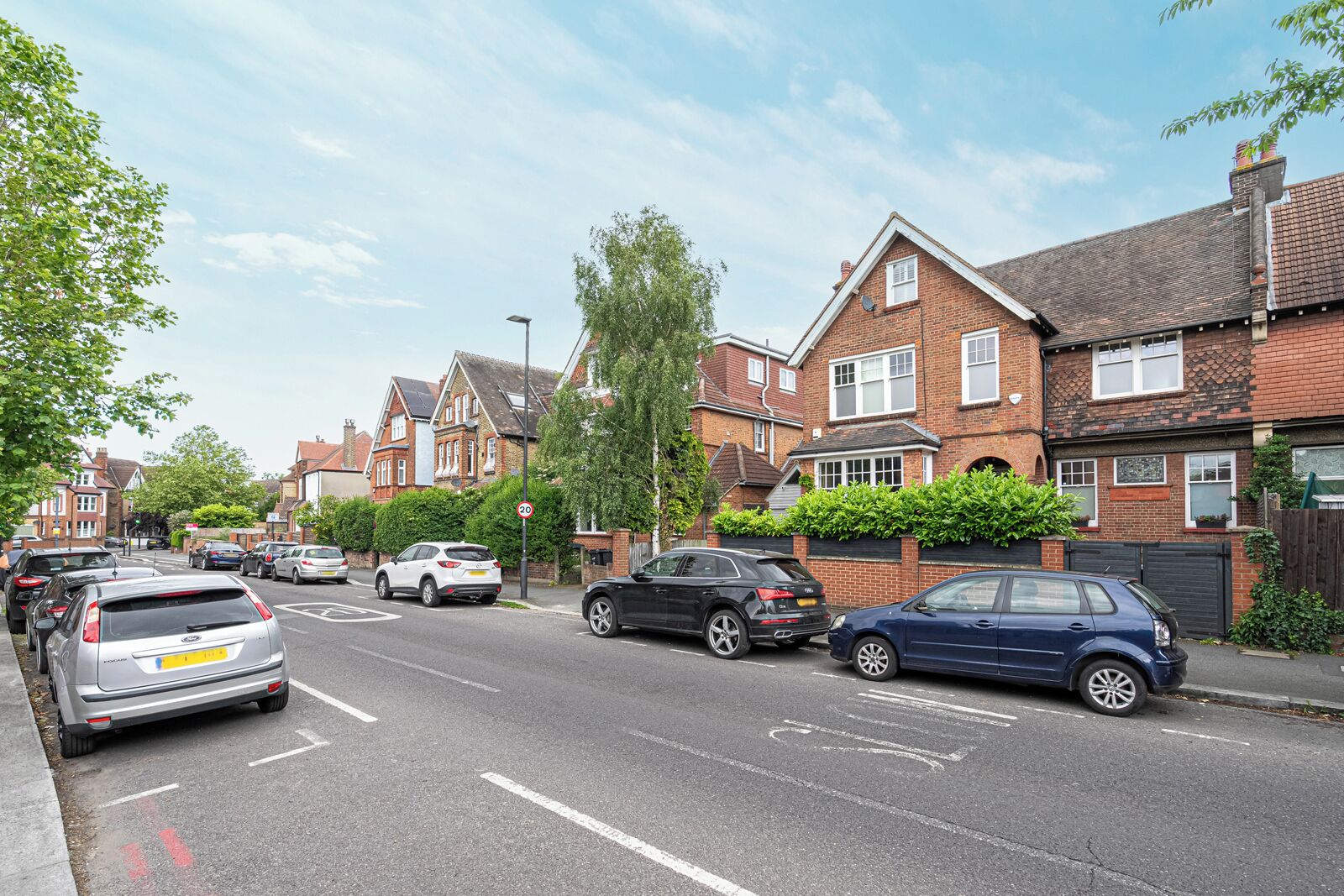 House (5 Bedrooms) | Exterior