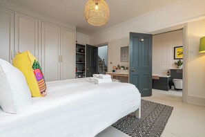 House (5 Bedrooms) | 5 bedrooms, iron/ironing board, bed sheets - Coloured Jewels by Underthedoormat (London)
