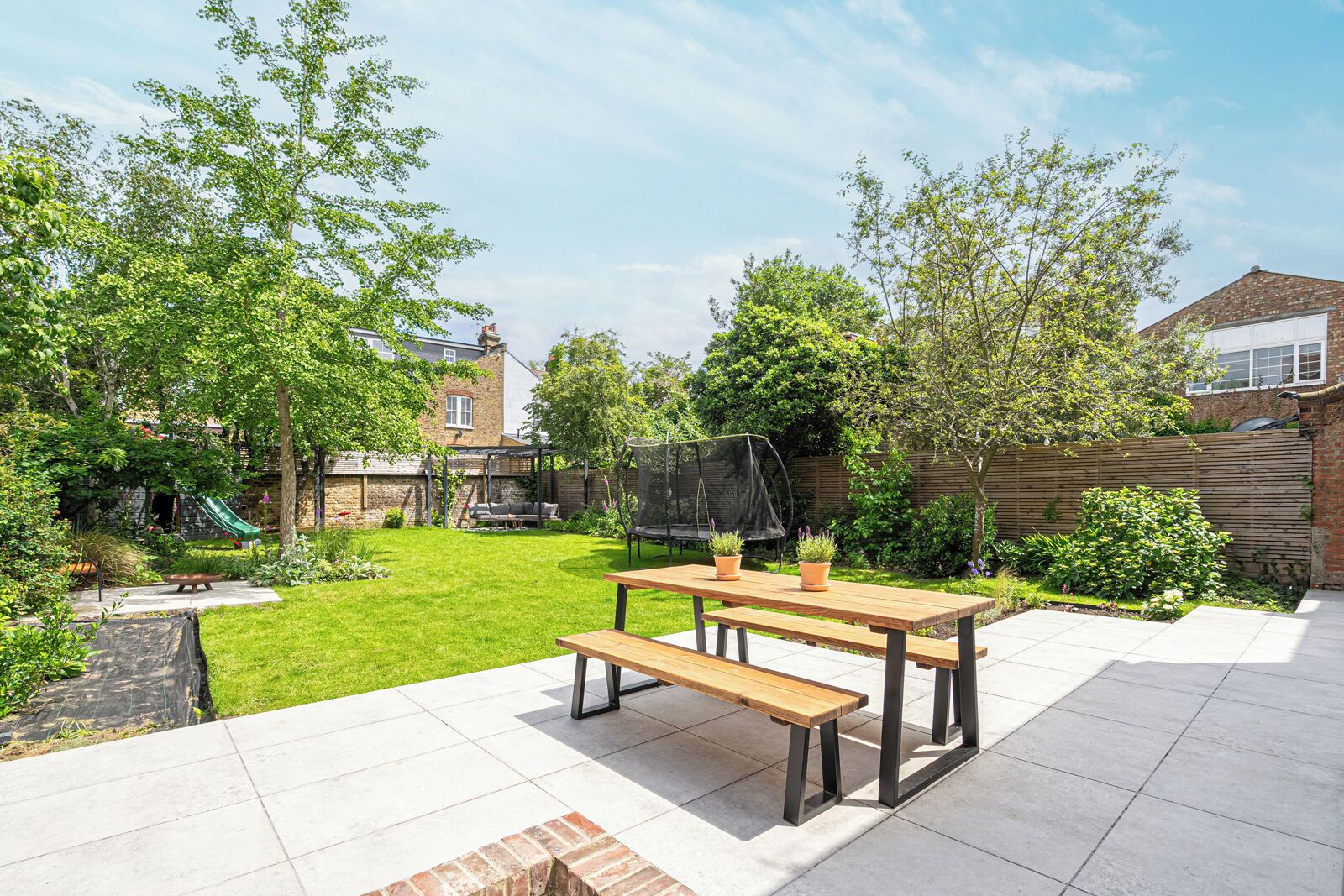 House (5 Bedrooms) | Garden
