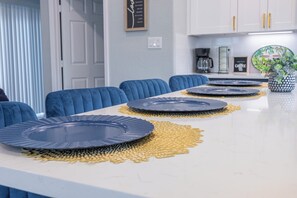 Microondas, horno, placa de cocina, lavavajillas