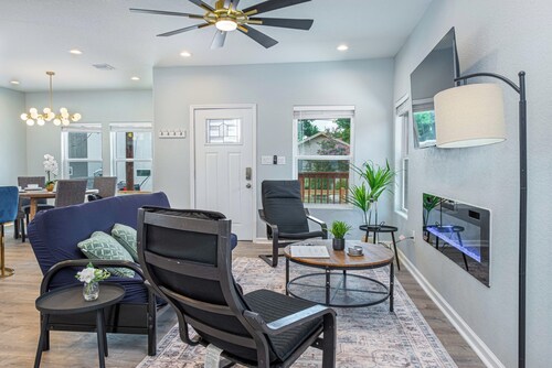 Heaven-sent Convenient 4br/ 3BA Near Downtown