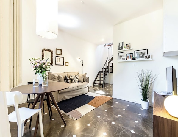 Apartment, Patio | Living area | 35-inch TV with digital channels - Barbieri23 Design by Wonderful Italy (Bologna)