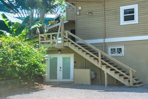 Exterior detail - Modern Casita with Dock and pool steps from the beach With great Snorkeling (Sun Dancer, Roatan)