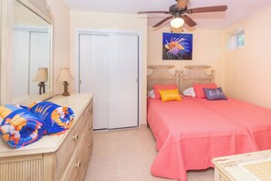 2 bedrooms, in-room safe, iron/ironing board, free WiFi - Modern Casita with Dock and pool steps from the beach With great Snorkeling (Sun Dancer, Roatan)