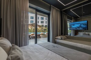 Triple Room, Balcony | Soundproofing, bed sheets