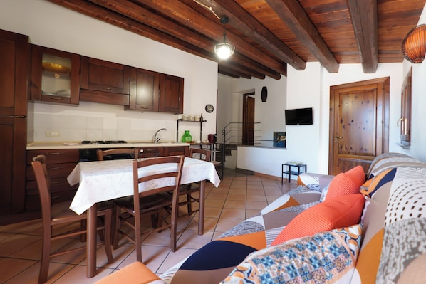 Apartment, Balcony | In-room dining