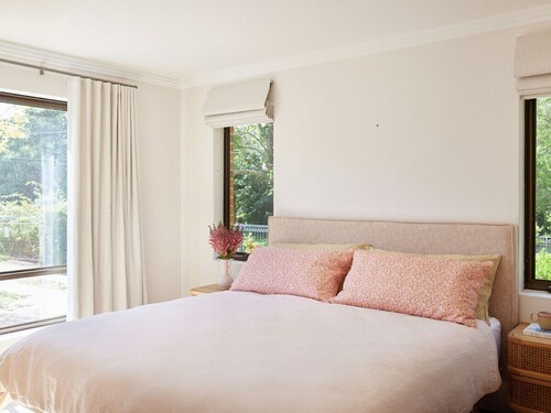 Discover Royal National Park in this  Stylish 1BR