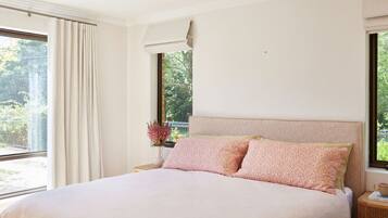 1 soverom, skrivebord, strykejern/-brett og wi-fi (inkludert)