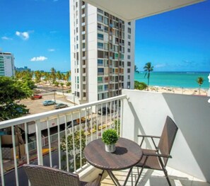 Property grounds - Ocean View Apartment with Direct Access to the Beach at the Heart of Isla Verde (Carolina)