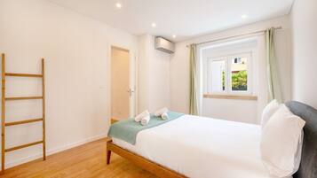 1 bedroom, iron/ironing board, internet, bed sheets
