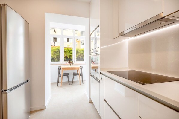 Fridge, microwave, oven, dishwasher