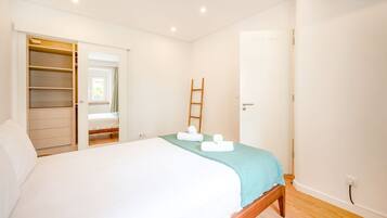 1 bedroom, iron/ironing board, internet, bed sheets