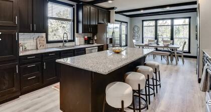 BRAND NEW ON THE WATER WITH HOT TUB, SHARED BOAT DOCK & 7.5 MILES TO ROCKER B!