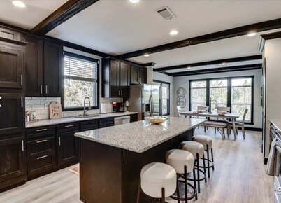 BRAND NEW ON THE WATER WITH HOT TUB, SHARED BOAT DOCK & 7.5 MILES TO ROCKER B!