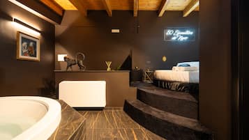 Luxury Suite, 1 King Bed, City View
