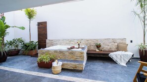 شقة ديلوكس - غرفتا نوم | شرفة/رواق