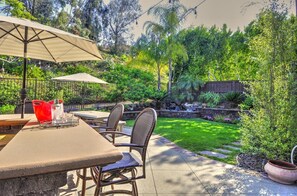 Outdoor dining - Beach City Luxury 2 (Carlsbad)