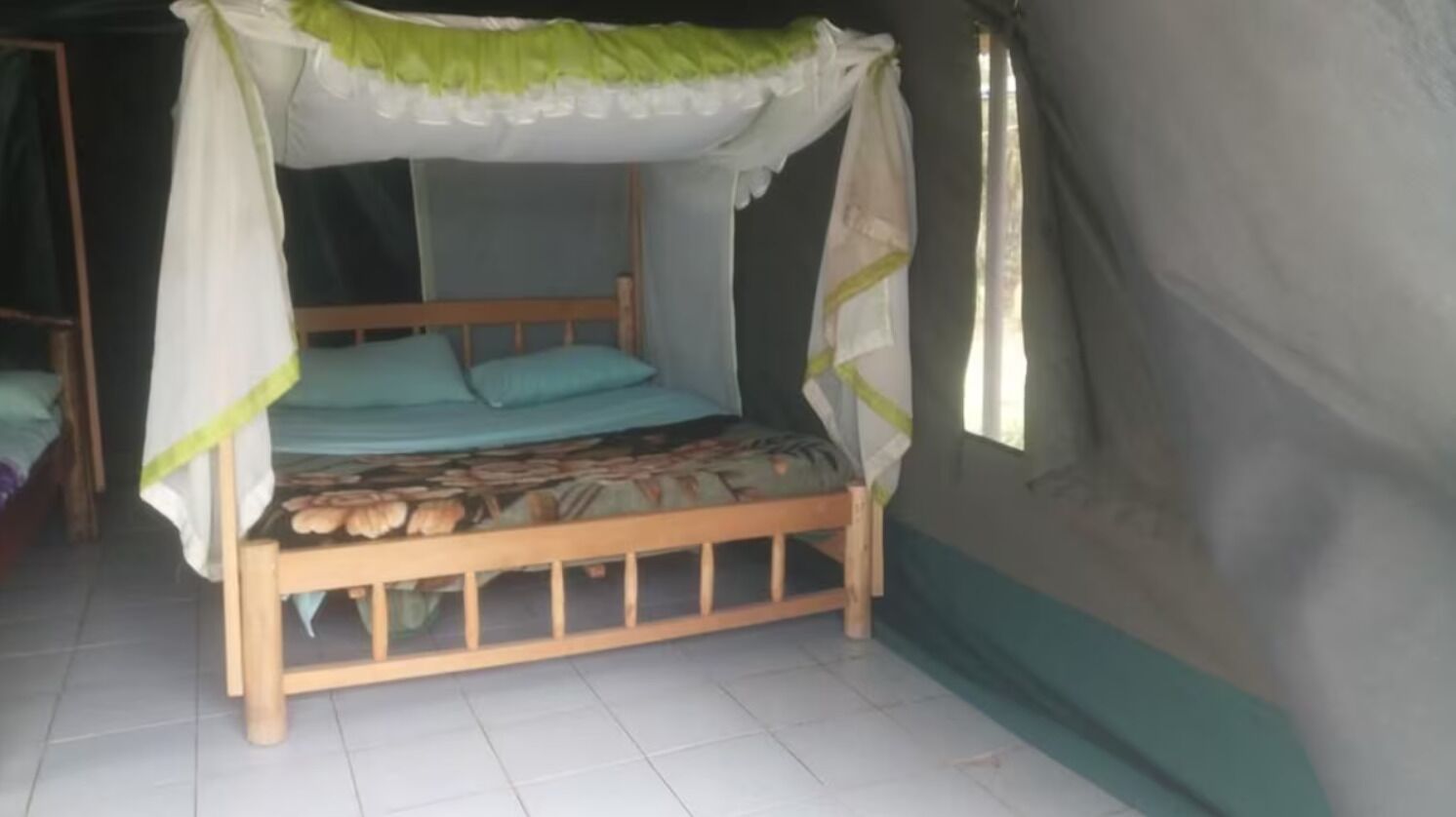 1 bedroom, bed sheets