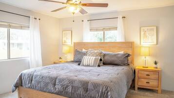 2 soverom, strykejern/-brett, reiseseng for barn og wi-fi