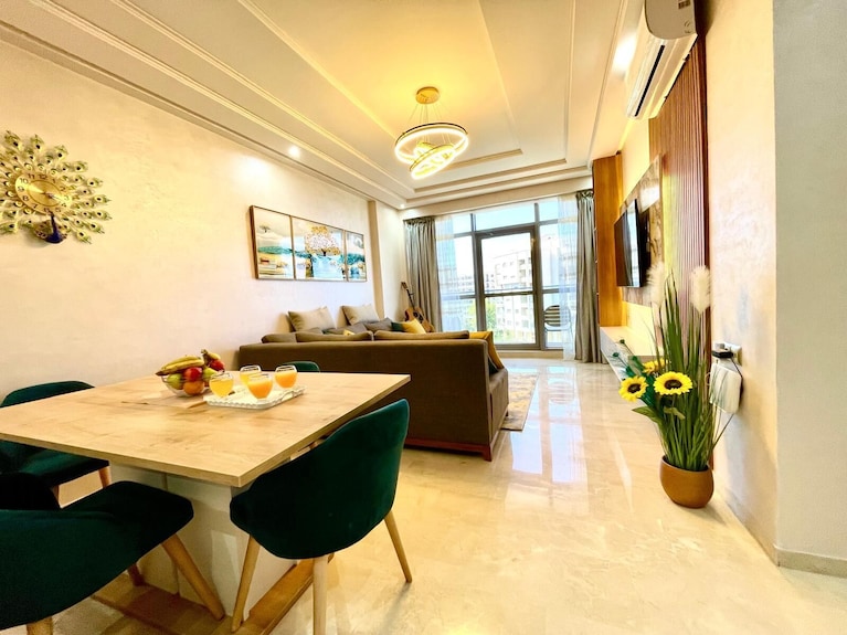 Modern Tangier Centre Elegance With Seaview - Steps To Beach, Train, Attractions - 탠지어