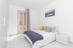 1 chambre, espace de travail pour ordinateur portable