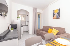 Apartment, Balcony | Living area