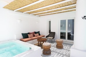 Senior Suite with Hot Tub | Private spa tub - Frati Villas (Santorini)