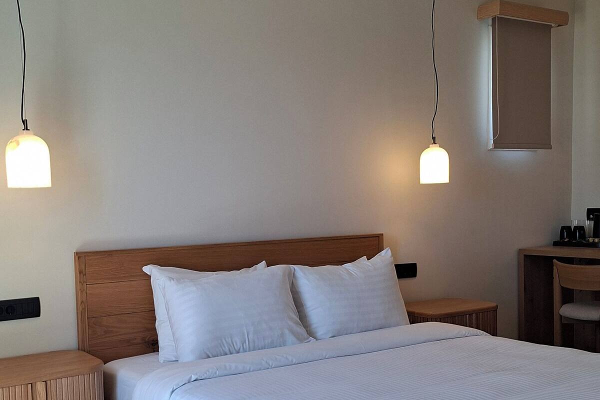 Deluxe Room with Pool View | Premium bedding, in-room safe, iron/ironing board, WiFi (free)