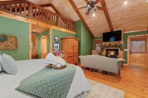 4 bedrooms, desk, iron/ironing board, travel cot - Hidden Waters | Blue Ridge Cabin | Arcade | HotTub (Morganton)