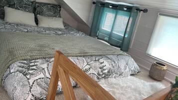 1 bedroom, bed sheets