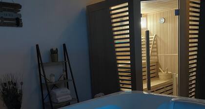 Tiny House La Samorienne, with private spa and sauna.
