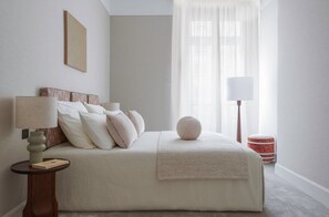 5 dormitorios, tabla de planchar con plancha, Internet y ropa de cama