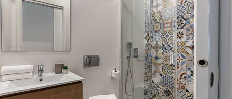 Bruser, hårtørrer, håndklæder