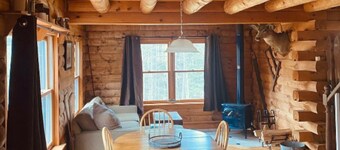 Cozy Fishing and Get-A-Way Cabin minutes from Lake George