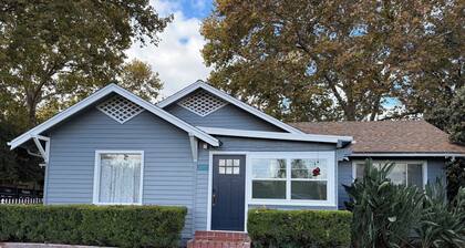 Charming 3-bedroom cottage with AC and WiFi minutes away from Sequoia Entrance