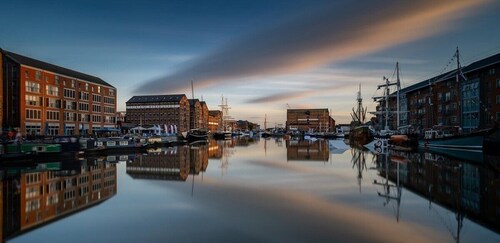 Stylish 3-bed Gloucester house with Free Parking