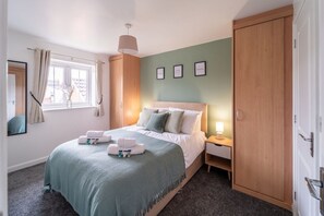 3 dormitorios, tabla de planchar con plancha, wifi gratis y ropa de cama