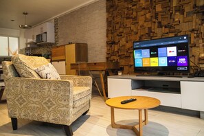 City Apartment, 2 Bedrooms, Non Smoking, Kitchen | Living area