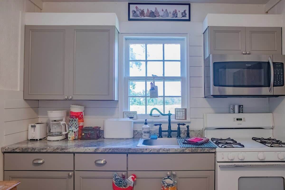 Geladeira, micro-ondas, fogão, cooktop