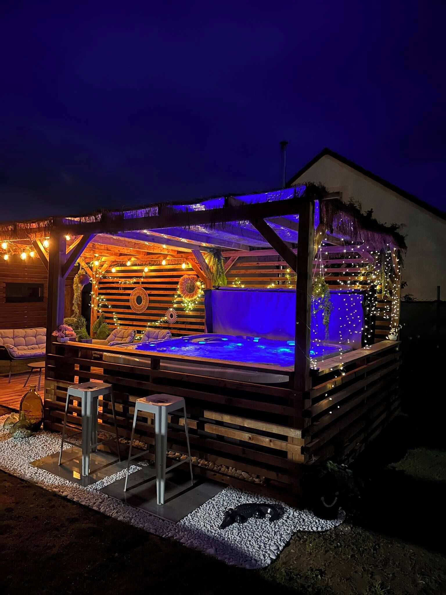 Outdoor spa tub